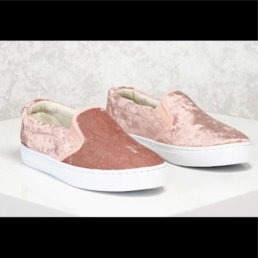 BRAND NEW Velvet Flats